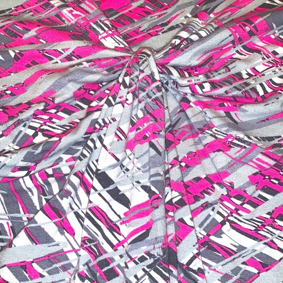 ⭐️Like NEW⭐️CHAUS💕Flattering V-Neck Top in Small - Picture 6 of 11